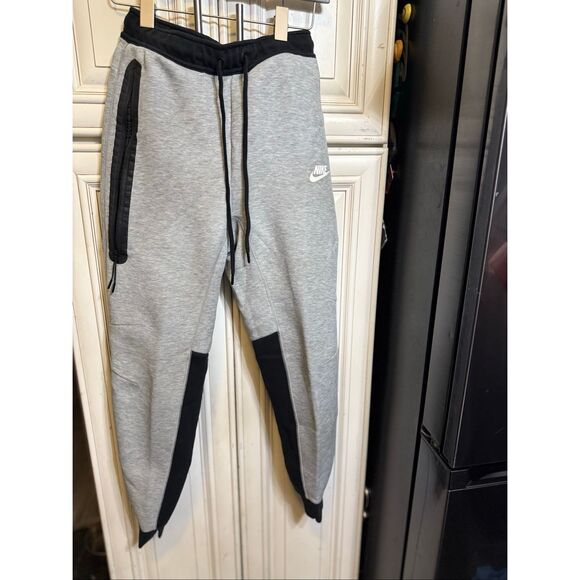 Nike Kids Joggers in Gray and Black - Picture 4 of 11